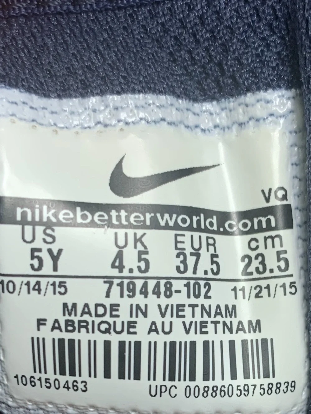 Youth Classic Nike Sneakers (Size 5Y US) Excellent Condition